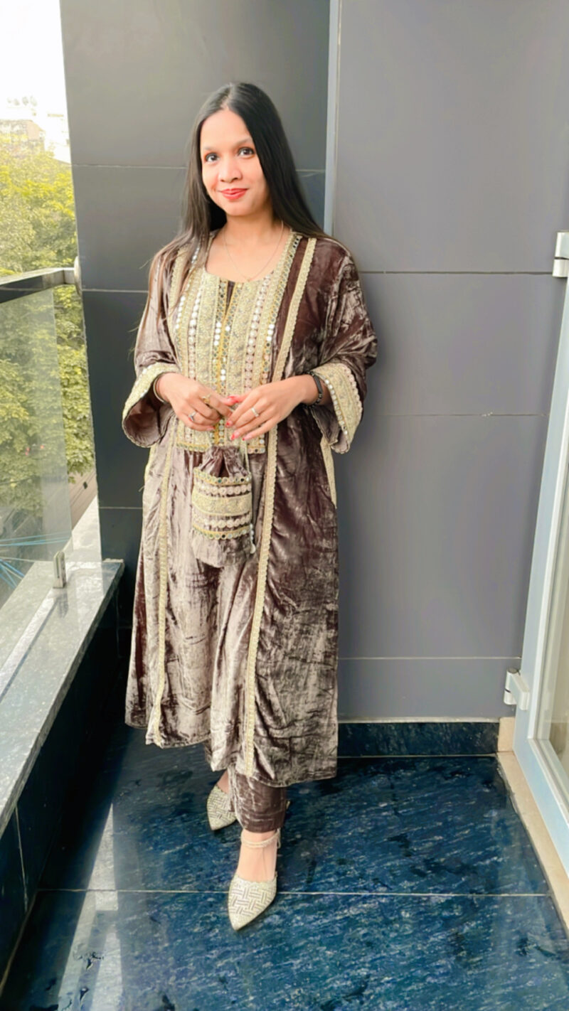 Pakistani velvet tunic set - Image 2