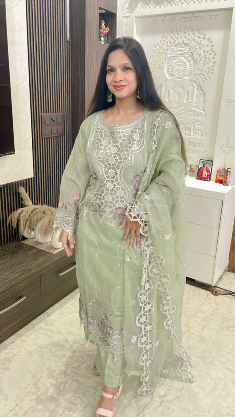 Maheer Pakistani suit - Image 4