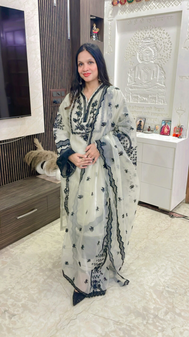 Mehaak Pakistani suit - Image 4