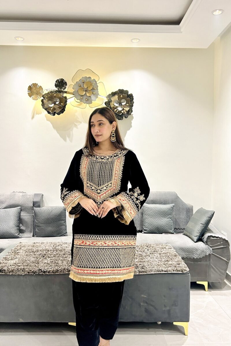 Noor-e-Shaam Black Velvet Kurta Set